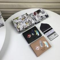 財布/ウォレット 【2026秋冬トレンド】押さえておきたい プラダ サイズのよさを感じる新作 PRADA  2色可選 秋にこれがはやりそう