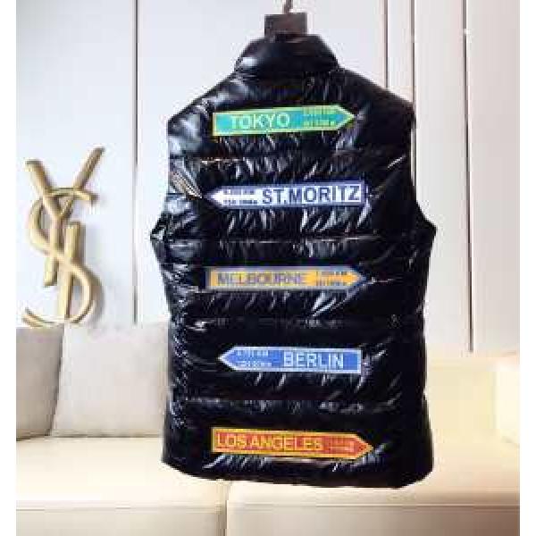 秋冬コーデと相性がいい モンクレール MONCLER 2026トレンド秋冬おすすめ安い メンズ ダウンジャケット おしゃれなファッションコーデ