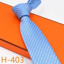最新秋冬トレンドをチェック！2026-20秋冬 エルメス大人かわいい秋冬コーデを楽しみ  HERMES ネクタイ