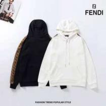 支持率が高い秋冬最新作 2026秋のファッショントレンドはこれ フェンディ FENDI パーカー 2色可選