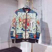 ブルゾン ヴェルサーチ VERSACE 着心地もなめらかで快適 最新秋冬トレンド...
