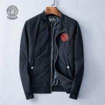 ブルゾン ヴェルサーチ VERSACE 2026秋冬流行ファション トレンド入り...