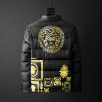 ヴェルサーチ 今年の流行りファション VERSACE 最新秋冬トレンドをチェック...