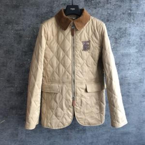 ダウンジャケット 秋冬に大注目のカラー バーバリー 速報！2026年秋ファッショントレンド BURBERRY カジュアルコーデオシャレ