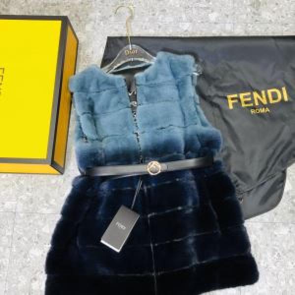 2026-20秋冬トレンドファッション　フェンディ 最新秋冬トレンドをチェック　FENDI　スカート　秋冬流行りファション