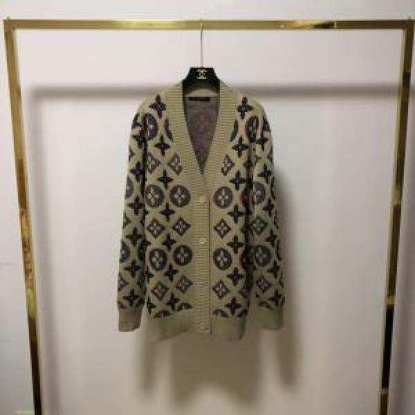 ルイ ヴィトン今季トレンド新作はこれ　 LOUIS VUITTON　秋冬に大注目のカラー　ニットコート　速報！2026年秋ファッショントレンド
