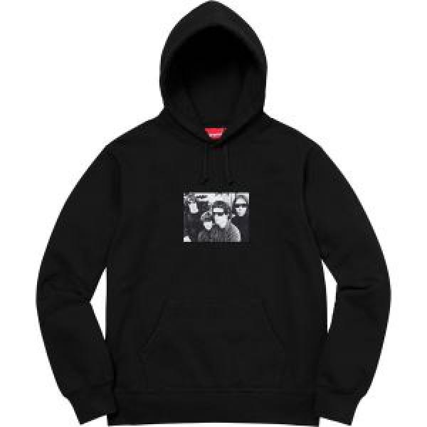 シュプリーム 秋ファションのトレンド SUPREME 一番おしゃれ秋冬トレンド パーカー 2026秋に注目したい