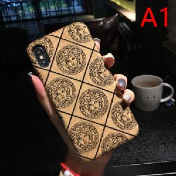 多色可選 ヴェルサーチ 速報！2026年秋ファッショントレンド VERSACE 大人かわいい秋冬コーデを楽しみ スマートフォンケース 秋冬もちろん主役級