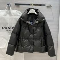 プラダ PRADA 最新秋冬トレンドをチェック！2026-20秋冬　ダウンジャケ...