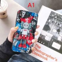 2色可選 シュプリーム【最新】2026年秋冬のトレンド速報  SUPREME 秋冬にお世話になる定番 スマートフォンケース  優しいのに存在感