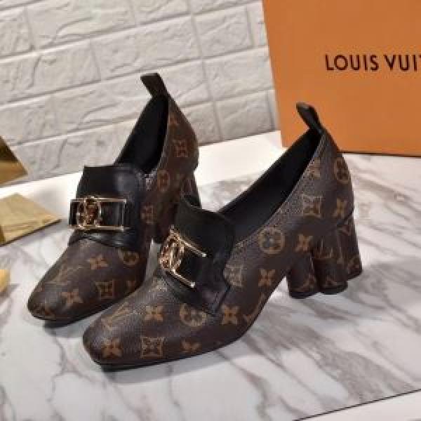 2026-2026秋冬流行色紹介 ルイ ヴィトン最新秋冬トレンドをチェック  LOUIS VUITTON ハイヒール 秋冬流行りファション