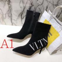 レザーブーツ 3色可選 2026年秋冬に欠かせない ヴァレンティノおしゃれでおすすめ今季トレンド  VALENTINO  2026トレンドファッション新品