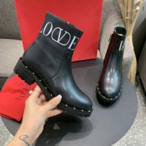 VALENTINO  おしゃれ感度が高い秋冬トレンド 寒い季節トレンド上品  ヴ...
