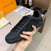 カジュアルコーデオシャレ ルイ ヴィトン LOUIS VUITTON ランニング...