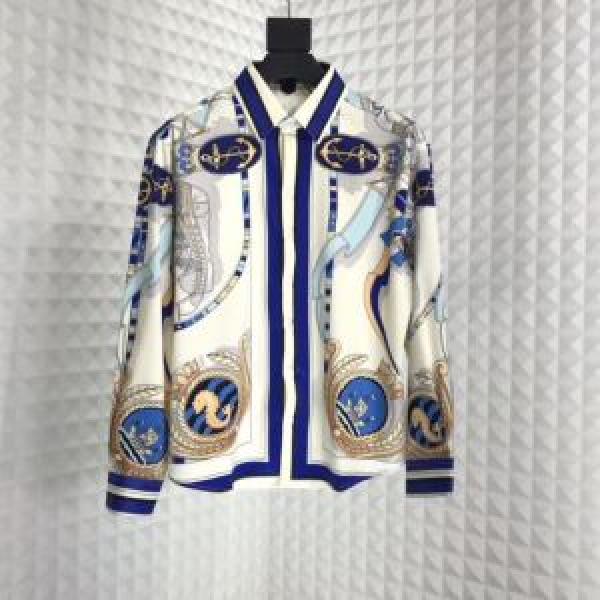 VERSACE 2026秋のファッショントレンドはこれ  ヴェルサーチ ファッショントレンドを早速チェック シャツ