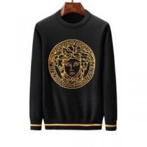 プルオーバー 2026秋冬最安価格新品 VERSACE ヴェルサーチ  大人かわいい秋冬コーデを楽しみ