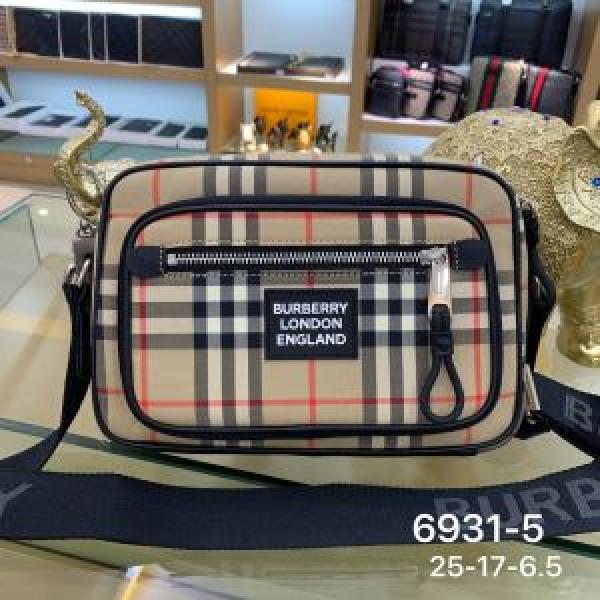 ミニバッグ  どのアイテムも手頃な価格で バーバリー BURBERRY  トレンド最先端のアイテム