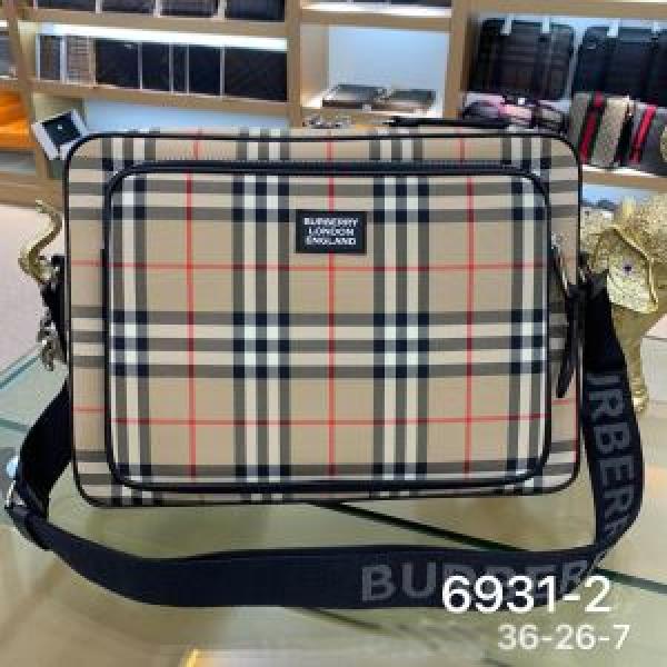 海外でも人気なブランド ポーチ  2026年春限定 バーバリー BURBERRY 海外大人気