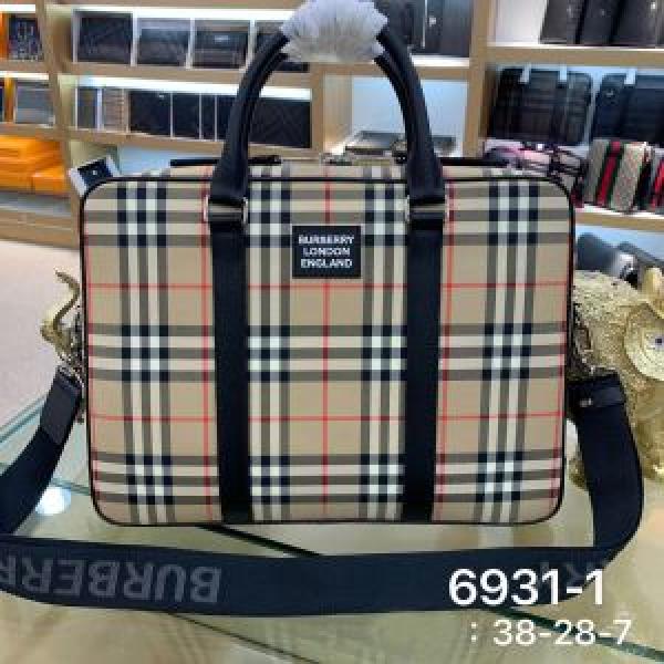 バーバリー日本未入荷カラー  BURBERRY 上品に着こなせ メンズ ショルダーバッグ  注目を集めてる