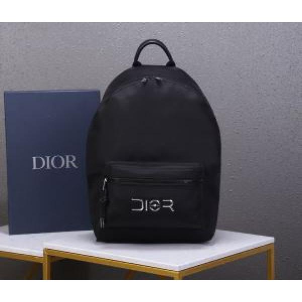 ファッションに取り入れよう ディオール DIOR 限定アイテム特集 リュック