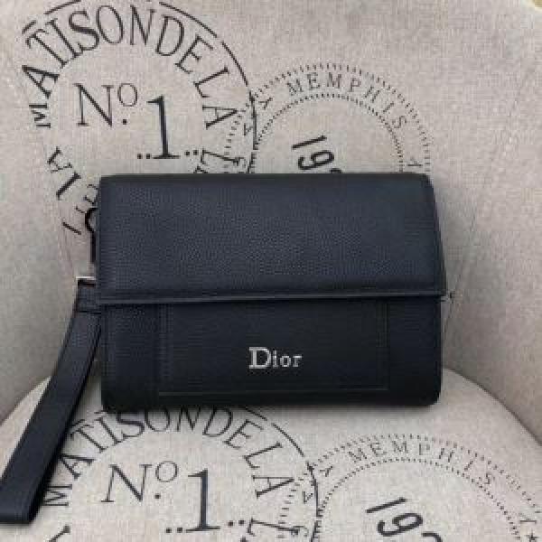 ポーチ  高級感のある素材 ディオール 2026年春限定  DIOR 一番手に入れやすい