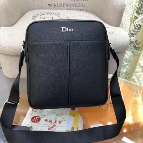 普段のファッション ディオール DIOR 大人気のブランドの新作 ミニバッグ 取り入れやすい