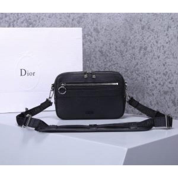 ミニバッグ 普段使いにも最適なアイテム ディオール デザインお洒落  DIOR  20新作です
