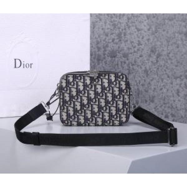ファッションに取り入れよう ディオール DIOR お値段もお求めやすい ミニバッグ
