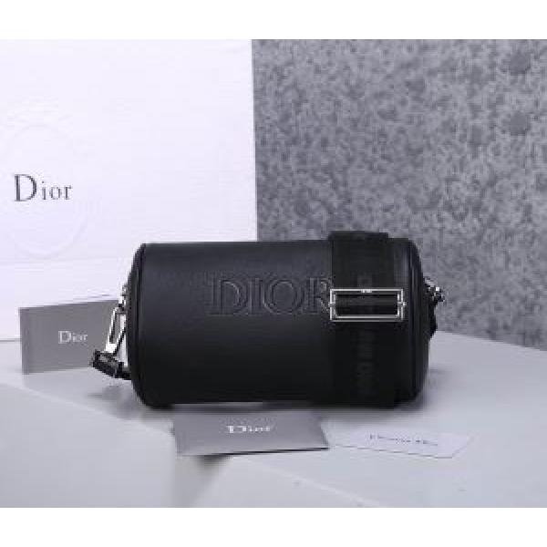 差をつけたい人にもおすすめ ショルダーバッグ 今季の主力おすすめ ディオール DIOR