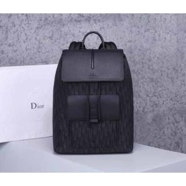 価格帯が低い ディオール DIOR 非常にシンプルなデザインな リュック 高級感のある素材
