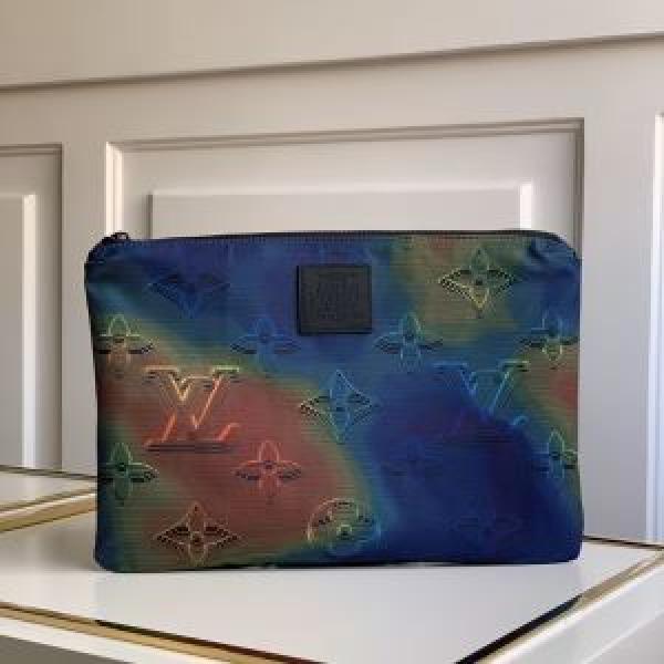 おしゃれ刷新に役立つ ポーチ  ルイ ヴィトン LOUIS VUITTON コーデの完成度を高める