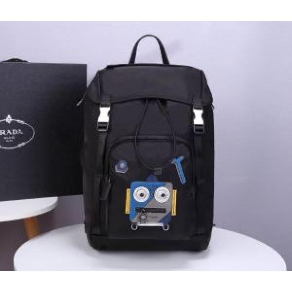 海外でも大人気 プラダ 日本未入荷カラー PRADA リュック 20SSトレンド