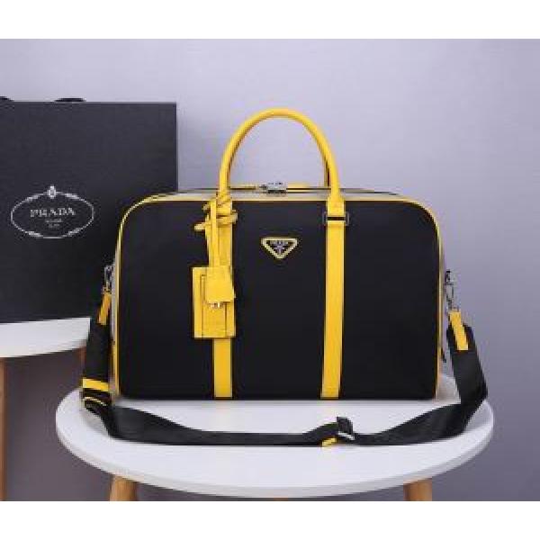 有名ブランドです プラダ PRADA 着こなしを楽しむ ショルダーバッグ限定品が登場