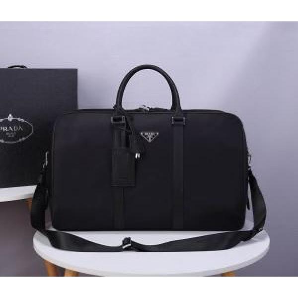 どのアイテムも手頃な価格で プラダ PRADA トレンド最先端のアイテム ショルダーバッグ