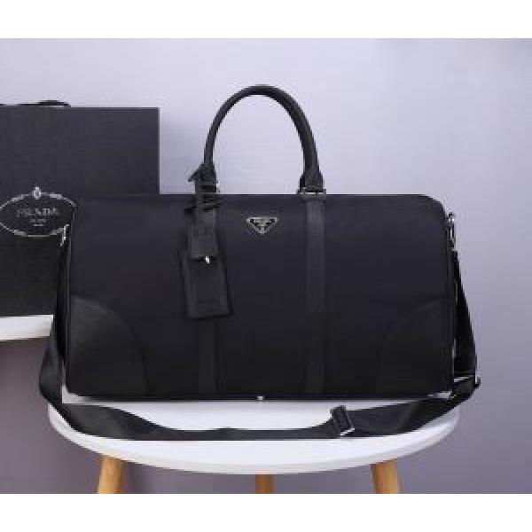 プラダファッションに取り入れよう  PRADA 限定アイテム特集 スーツケース