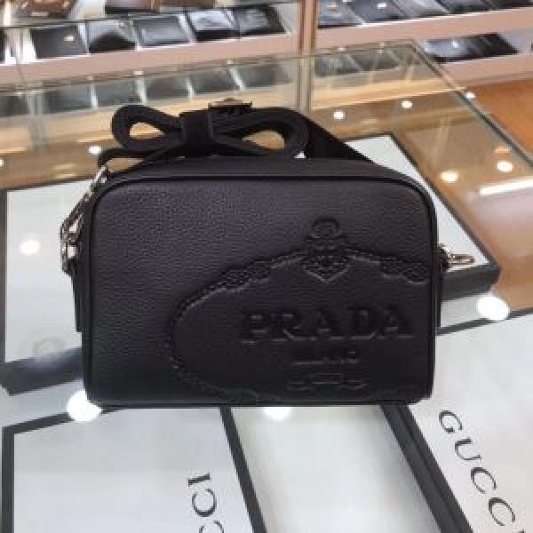 シンプルなファッション ミニバッグ プラダ  2026モデル PRADA