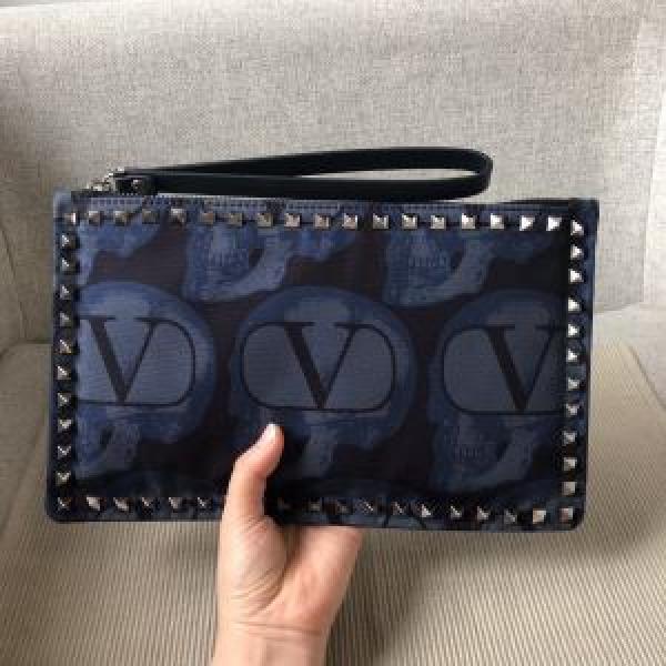 大人の新作こそ ヴァレンティノ VALENTINO 狙える優秀アイテム ポーチ