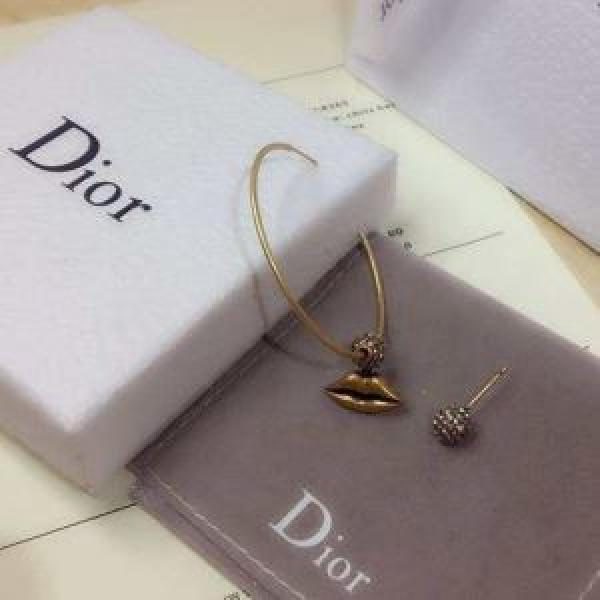 2026年春夏コレクション ディオール愛らしい春の新作 DIOR  ピアス さらに魅力的