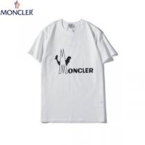 ホリデー限定MONCLER グラフィックプリントTシャツ モンクレール コピー 新作オシャレコーデ着こなし2026春夏コレクション