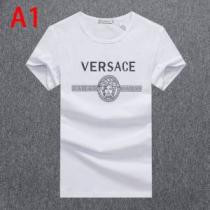 3色可選 ヴェルサーチこの時期の一番人気は  VERSACE ストリート感あふれ 半袖Tシャツ 2026モデル