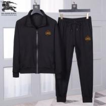上下セット バーバリーこの時期の一番人気は  BURBERRYお手頃プライス