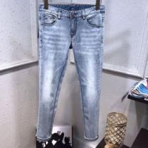 ARMANI 非常にシンプルなデザインな アルマーニ  幅広いアイテムを展開 デ...