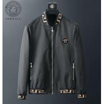 春夏大活躍2026ヴェルサーチ ジャケット メンズ VERSACEスーパーコピー 品 使いやすさが魅力的ウィンドブレーカー 新作