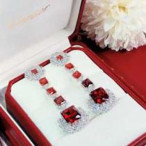 20新作です カルティエ CARTIER この時期の一番人気は  ピアス おしゃれに大人の必見