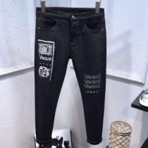 20新作です ジーンズ 普段使いにも最適なアイテム ヴェルサーチVERSACE ...