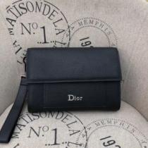 ポーチ  高級感のある素材 ディオール 2026年春限定  DIOR 一番手に入...