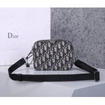 ファッションに取り入れよう ディオール DIOR お値段もお求めやすい ミニバッグ