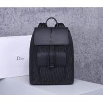 価格帯が低い ディオール DIOR 非常にシンプルなデザインな リュック 高級感のある素材