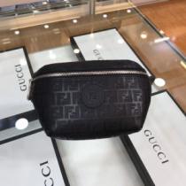 フェンディファッションに取り入れよう  FENDI ウエストポーチ  お値段もお...