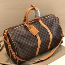 エレガントな雰囲気 ルイ ヴィトン LOUIS VUITTON おしゃれな人が持っている スーツケース